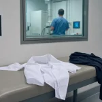 Radio de la hanche : faut il se déshabiller, blouse d’examen en radiologie